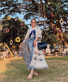 Nitibha Kaul feet photo 4