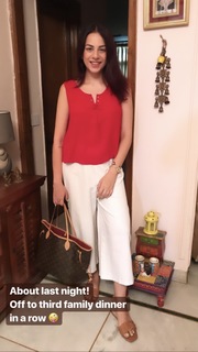 Nitibha Kaul feet photo 18