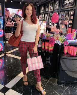 Nitibha Kaul feet photo 14