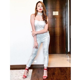 Nitibha Kaul feet photo 15