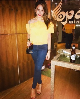 Nitibha Kaul feet photo 13