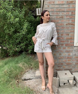 Nitibha Kaul feet photo 20