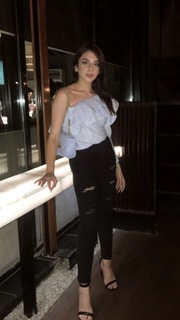 Nitibha Kaul feet photo 17