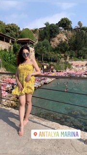 Nitibha Kaul feet photo 13