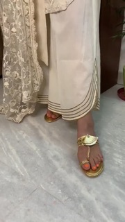 Nitibha Kaul feet photo 4