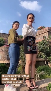 Nitibha Kaul feet photo 8