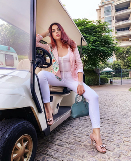 Nitibha Kaul feet photo 2