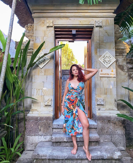 Nitibha Kaul feet photo 8