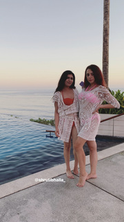 Nitibha Kaul feet photo 16