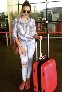 Nitibha Kaul feet photo 2