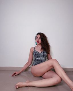 Nitibha Kaul feet photo 16