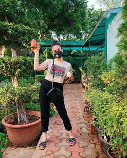 Nitibha Kaul feet photo 13