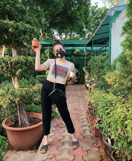 Nitibha Kaul feet photo 4