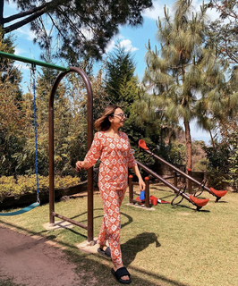 Nitibha Kaul feet photo 13