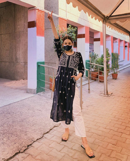 Nitibha Kaul feet photo 11