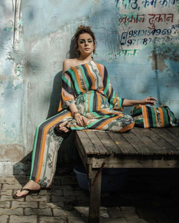 Nitibha Kaul feet photo 9