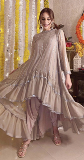 Nitibha Kaul feet photo 6