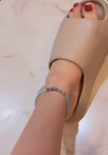 Nitibha Kaul feet photo 11
