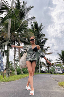 Nitibha Kaul feet photo 13