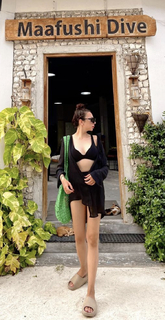 Nitibha Kaul feet photo 11