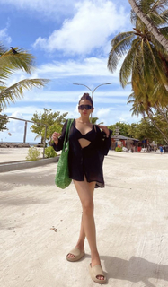 Nitibha Kaul feet photo 9