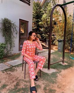 Nitibha Kaul feet photo 13