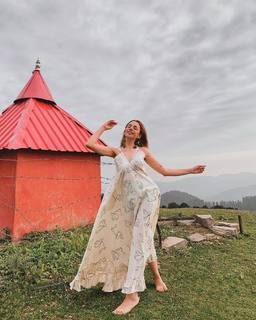 Nitibha Kaul feet photo 9