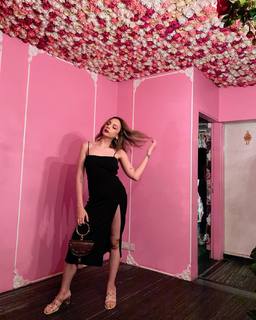 Nitibha Kaul feet photo 7