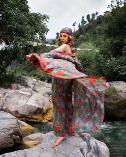 Nitibha Kaul feet photo 3