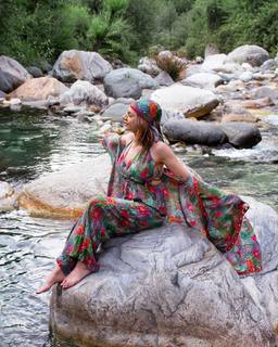 Nitibha Kaul feet photo 2
