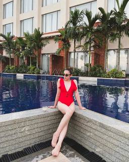 Nitibha Kaul feet photo 13