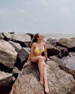 Nitibha Kaul feet photo 17