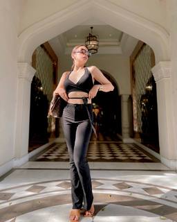 Nitibha Kaul feet photo 9