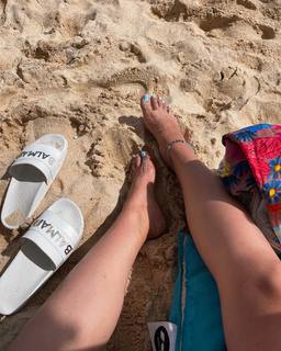 Nitibha Kaul feet photo 4