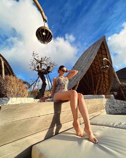Nitibha Kaul feet photo 2