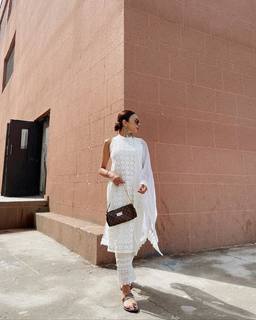 Nitibha Kaul feet photo 14