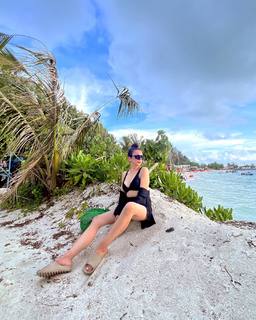 Nitibha Kaul feet photo 13