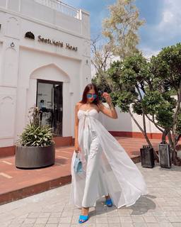 Nitibha Kaul feet photo 8