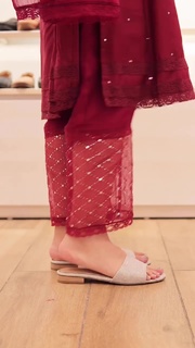 Nitibha Kaul feet photo 13