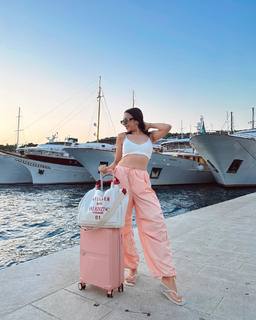 Nitibha Kaul feet photo 5