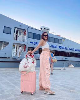 Nitibha Kaul feet photo 4
