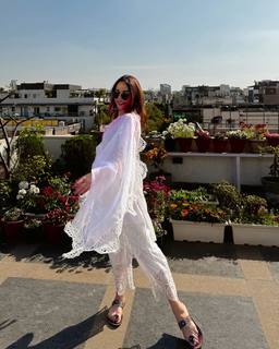 Nitibha Kaul feet photo 19