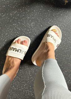 Nitibha Kaul feet photo 13
