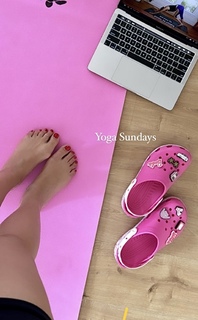 Nitibha Kaul feet photo 10