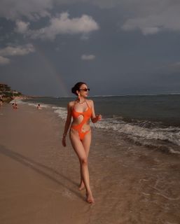 Nitibha Kaul feet photo 11