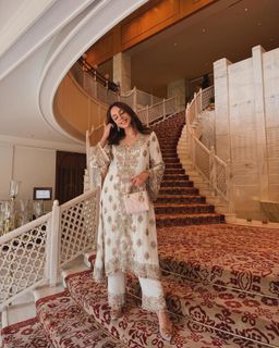 Nitibha Kaul feet photo 2