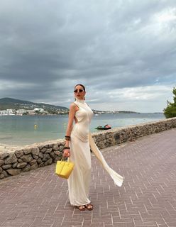 Nitibha Kaul feet photo 12