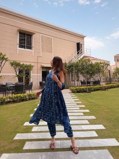 Nitibha Kaul feet photo 4