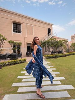 Nitibha Kaul feet photo 3