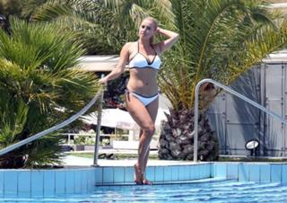 Nives Celzijus feet photo thumbnail